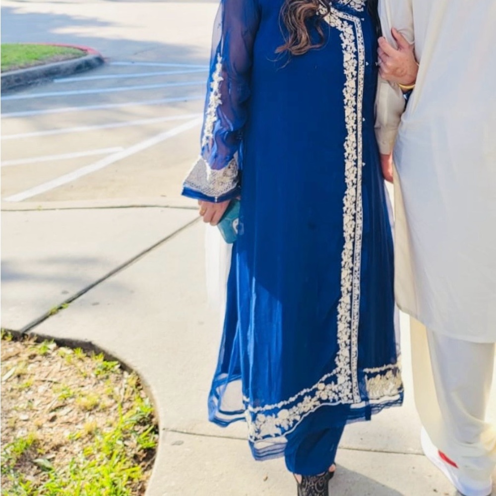 Elegant Blue Long Sleeve Dress with White Embroidery